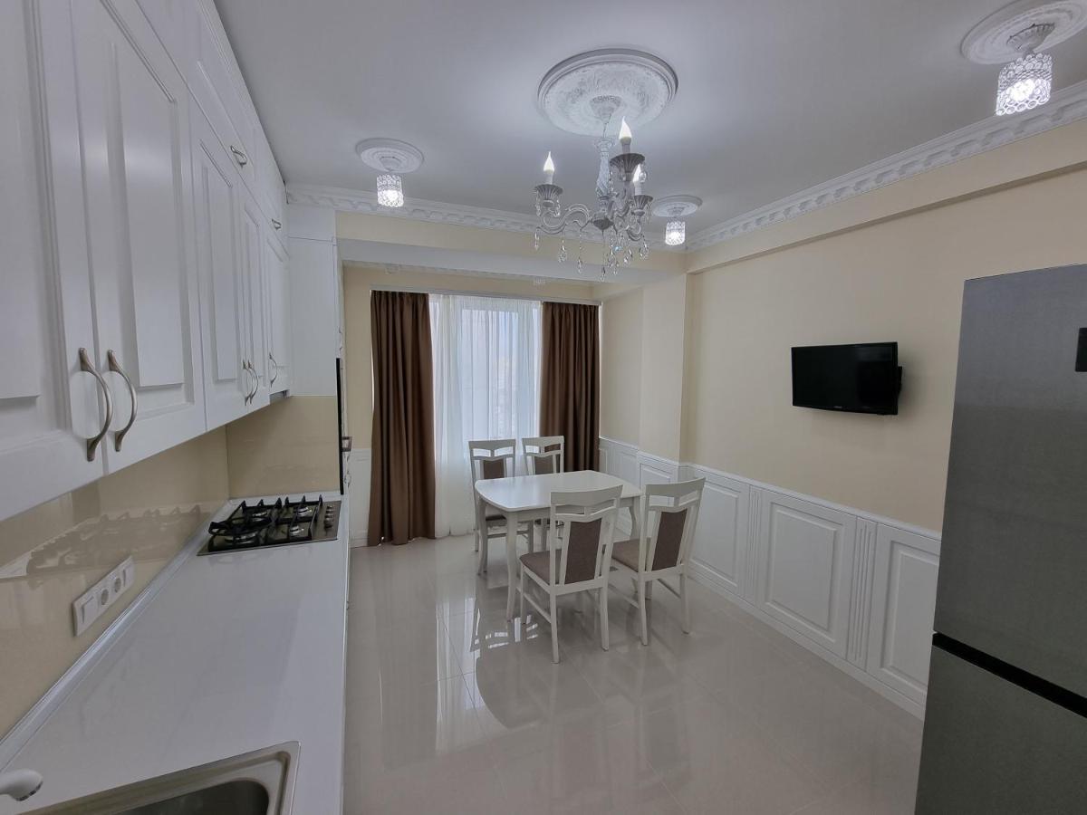 Blue Sky New Apartments In The Center Chisinau Exterior foto